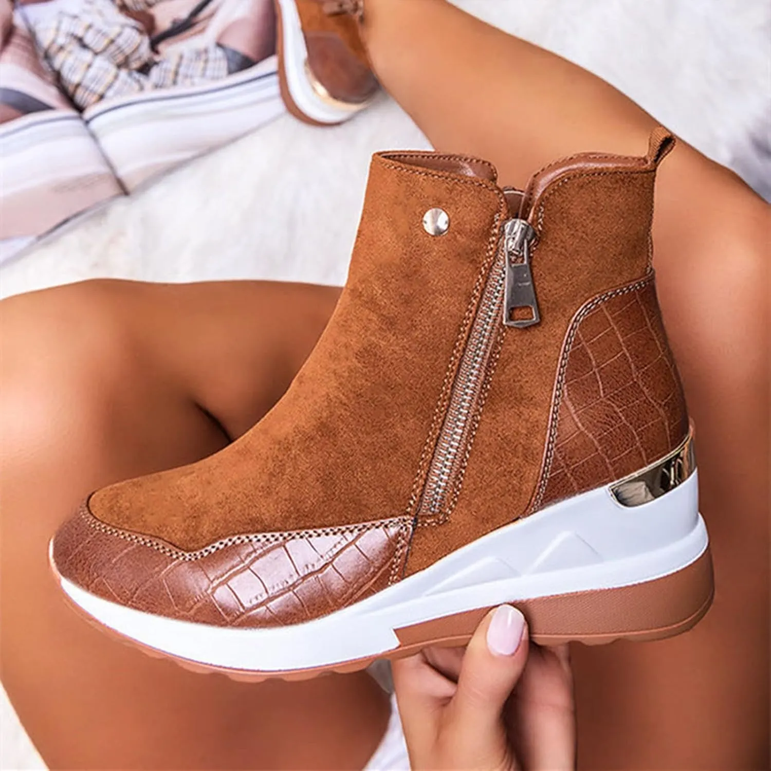 Womens Wide Snow Boots Outdoor Ski Boots Thickening Womens Leather Fu Lined Slip On Ankle Booties